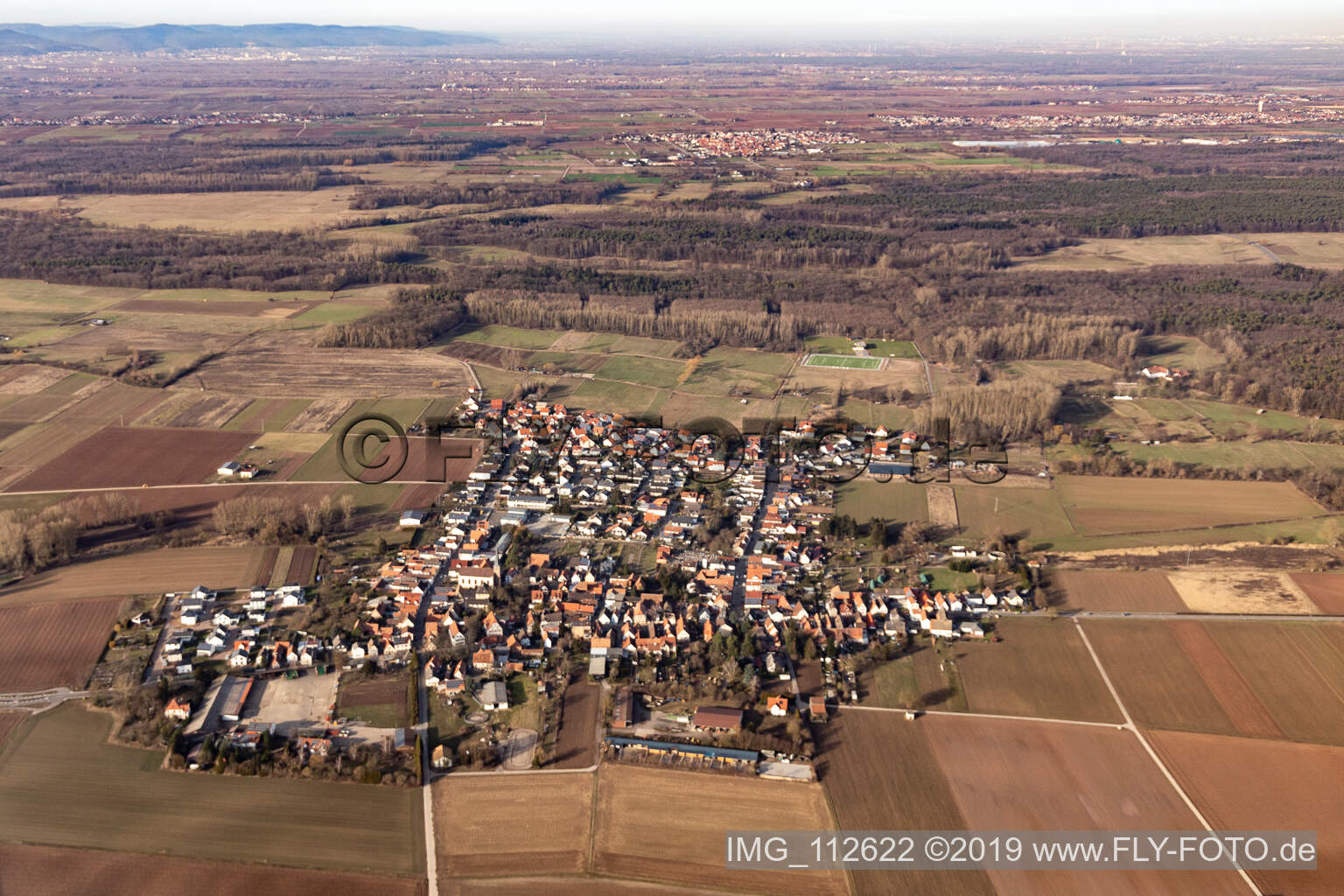 Knittelsheim dans le département Rhénanie-Palatinat, Allemagne du point de vue du drone