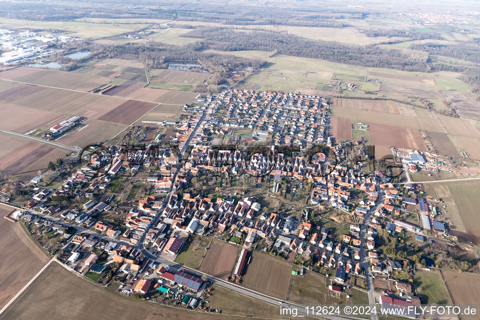 Vue aérienne de Du sud à le quartier Ottersheim in Ottersheim bei Landau dans le département Rhénanie-Palatinat, Allemagne