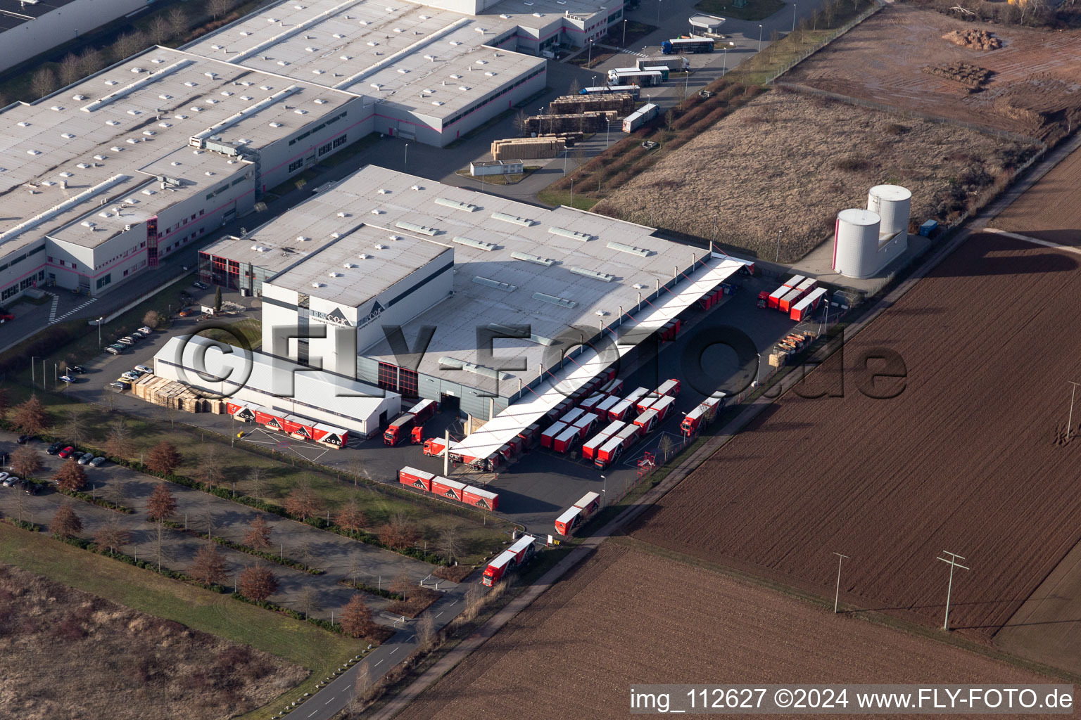 Photographie aérienne de Entrepôts et bâtiments d'expédition de Tricor Packaging & Logistics AG à Offenbach an der Queich dans le département Rhénanie-Palatinat, Allemagne