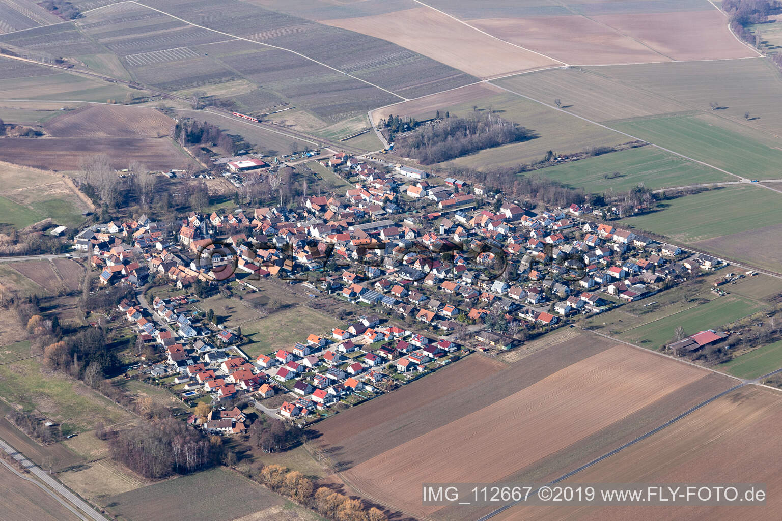 Barbelroth dans le département Rhénanie-Palatinat, Allemagne d'un drone