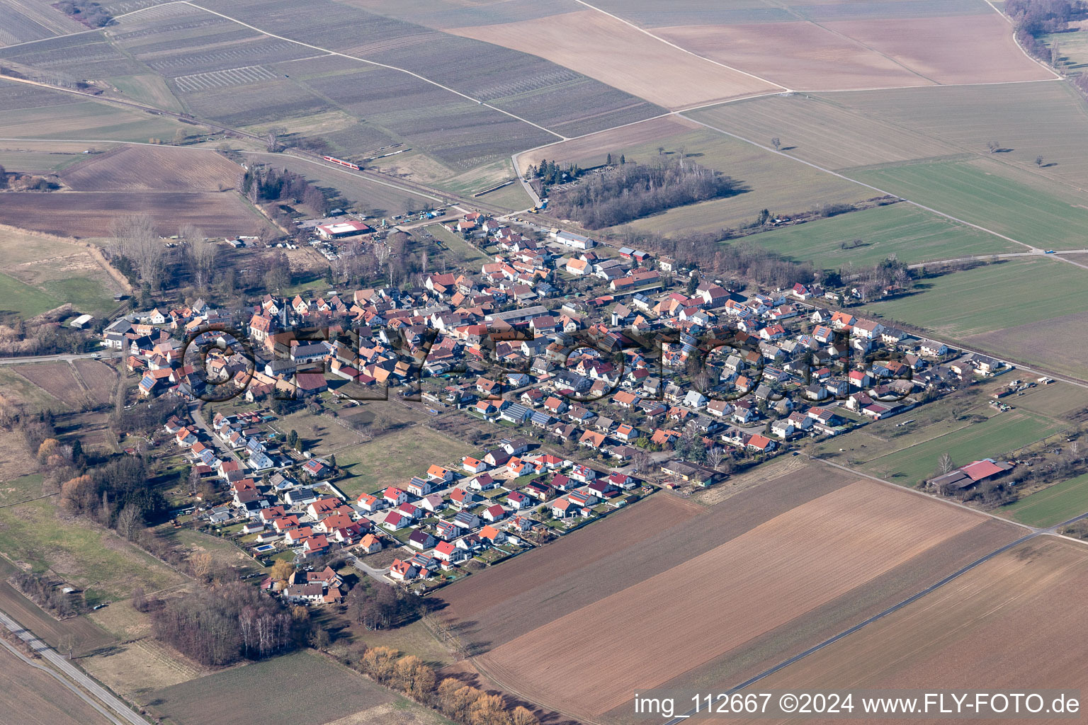 Barbelroth dans le département Rhénanie-Palatinat, Allemagne d'un drone