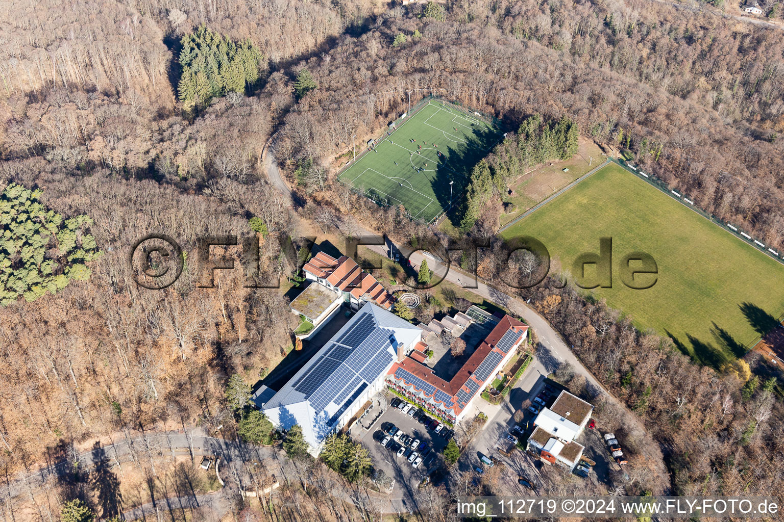 Vue aérienne de Ensemble des terrains de sport de la Fédération de football du sud-ouest de l'Allemagne et de l'école de sport Edenkoben à Edenkoben dans le département Rhénanie-Palatinat, Allemagne