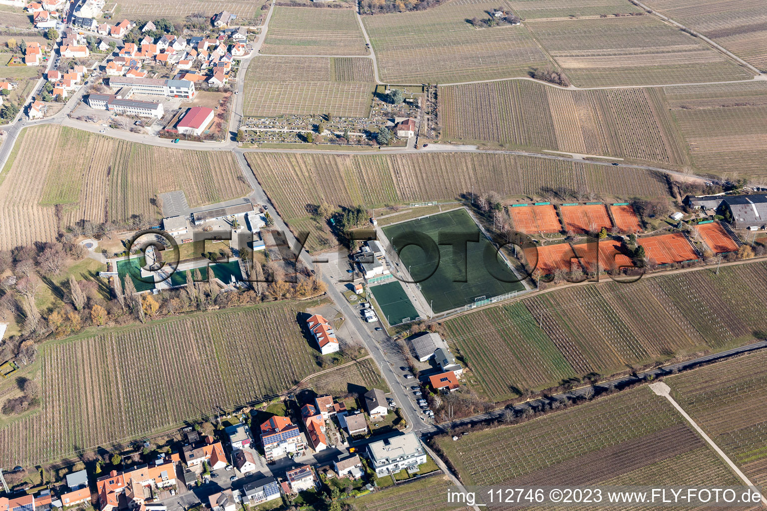 Vue aérienne de TC 1896, TSV Rot-Weiss eV, 23 à le quartier Hambach an der Weinstraße in Neustadt an der Weinstraße dans le département Rhénanie-Palatinat, Allemagne