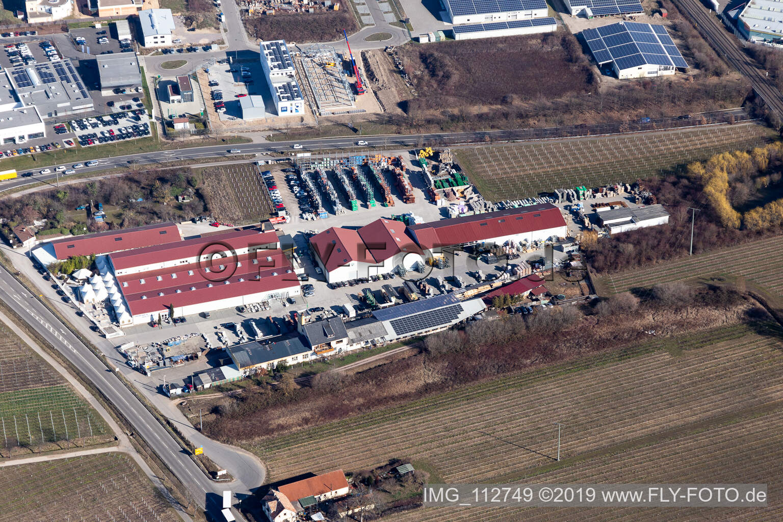 Vue aérienne de Matériaux de construction modernes H&H Handrich à Neustadt an der Weinstraße dans le département Rhénanie-Palatinat, Allemagne