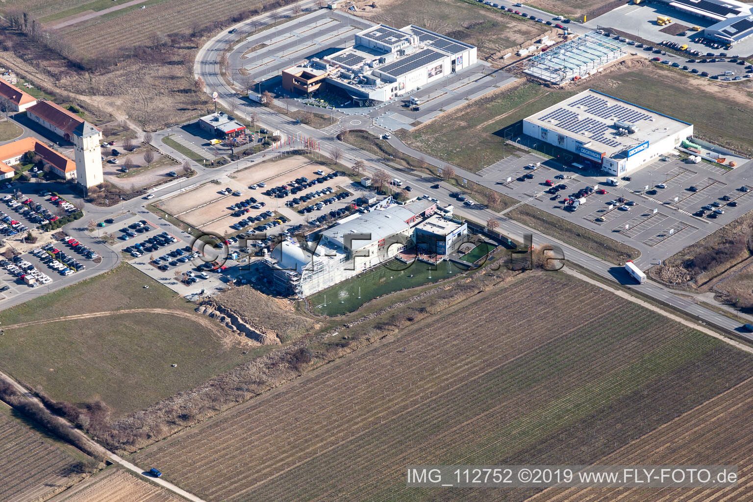 Vue oblique de Pfizenmeier Fitness à Neustadt an der Weinstraße dans le département Rhénanie-Palatinat, Allemagne