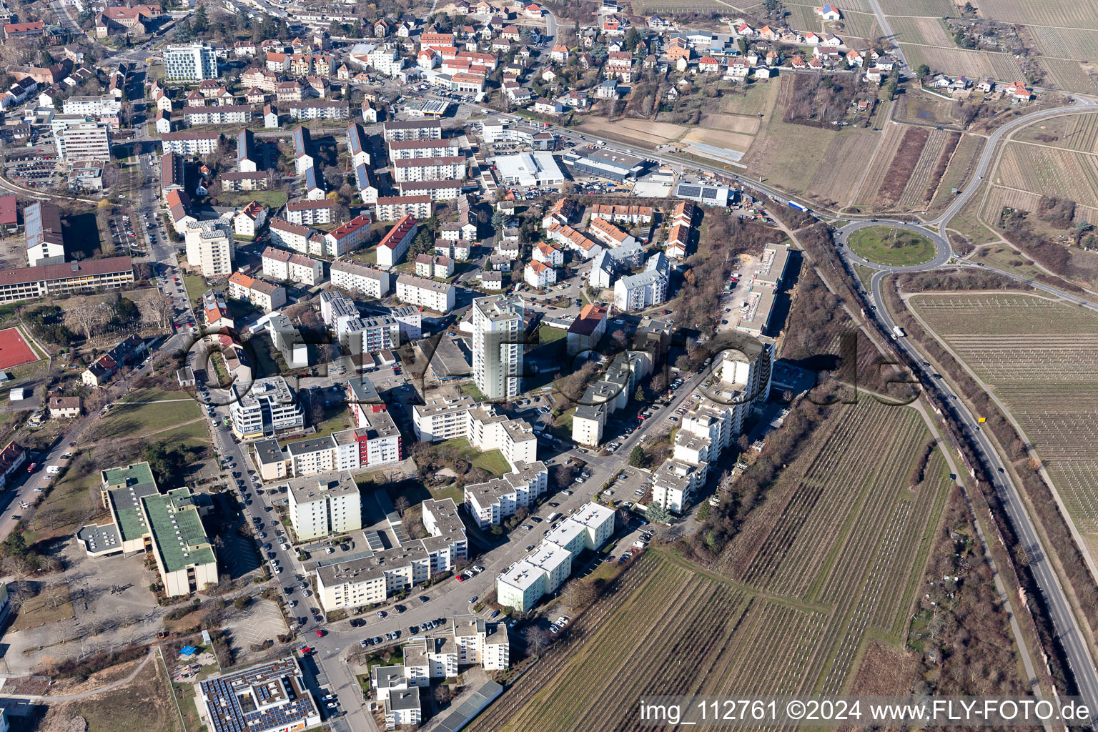 Vue aérienne de Zone intérieure de Winzingen Nord dans l'aire urbaine à Neustadt an der Weinstraße dans le département Rhénanie-Palatinat, Allemagne