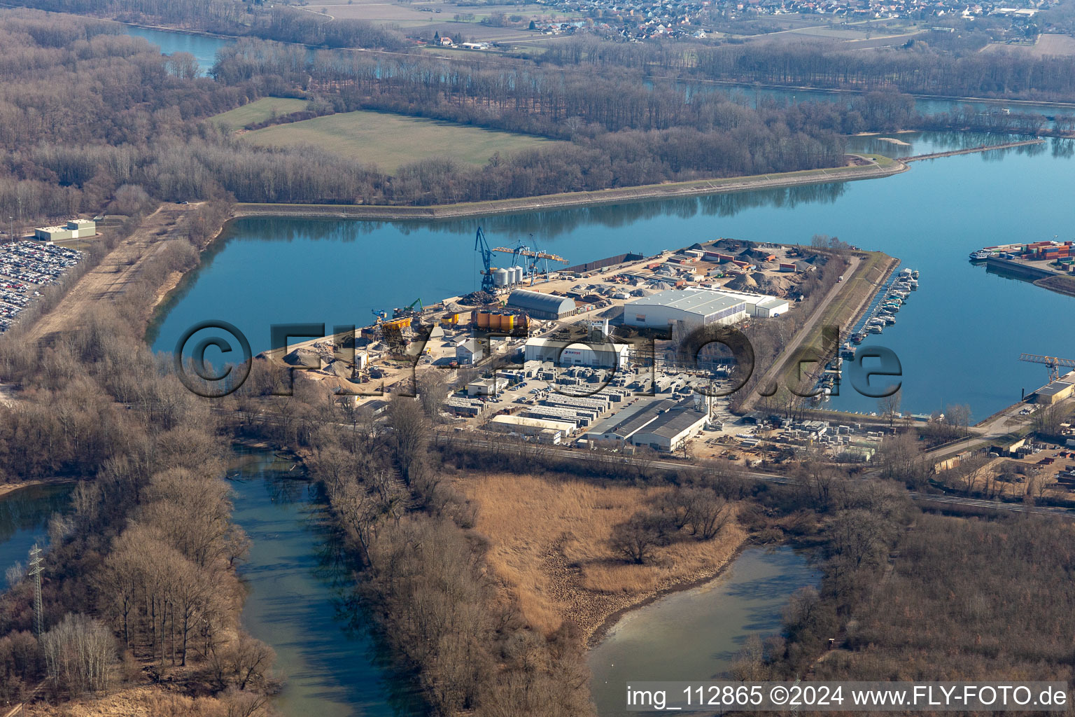 Vue aérienne de Port du Rhin à Germersheim dans le département Rhénanie-Palatinat, Allemagne