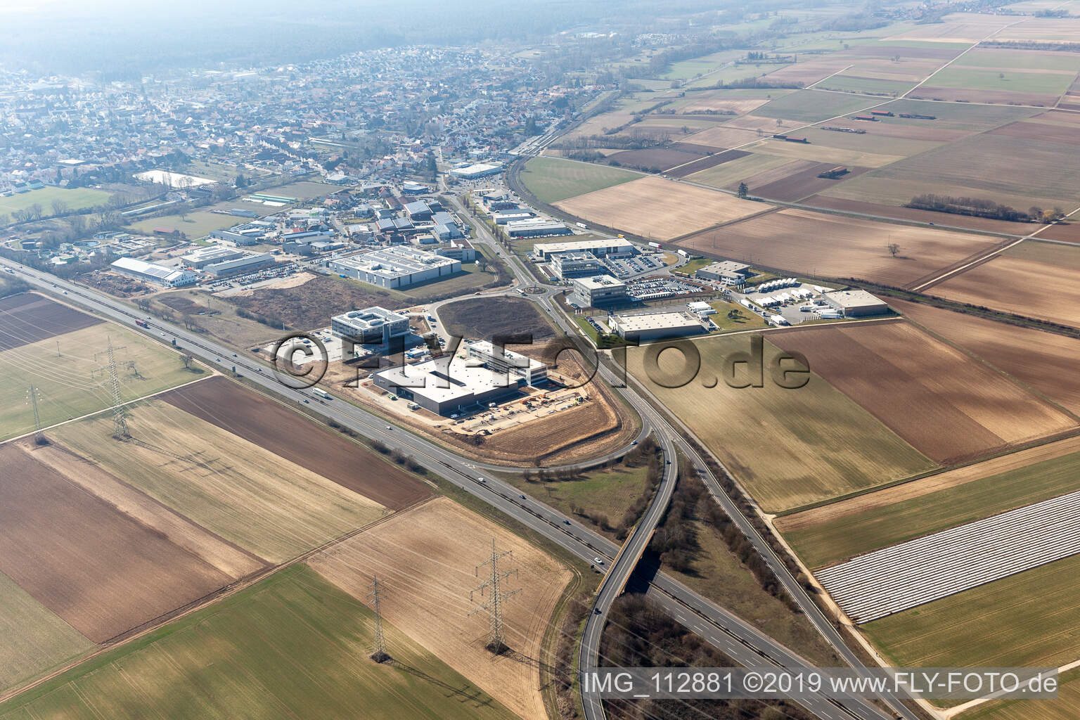 Vue aérienne de Zone industrielle du Nord à Rülzheim dans le département Rhénanie-Palatinat, Allemagne