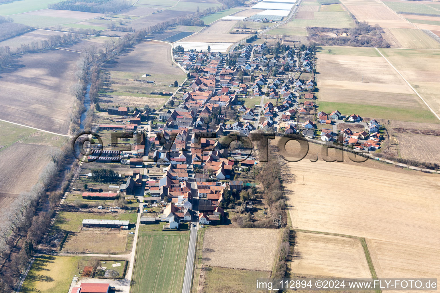 Vue aérienne de Champs agricoles et surfaces utilisables à Herxheimweyher dans le département Rhénanie-Palatinat, Allemagne