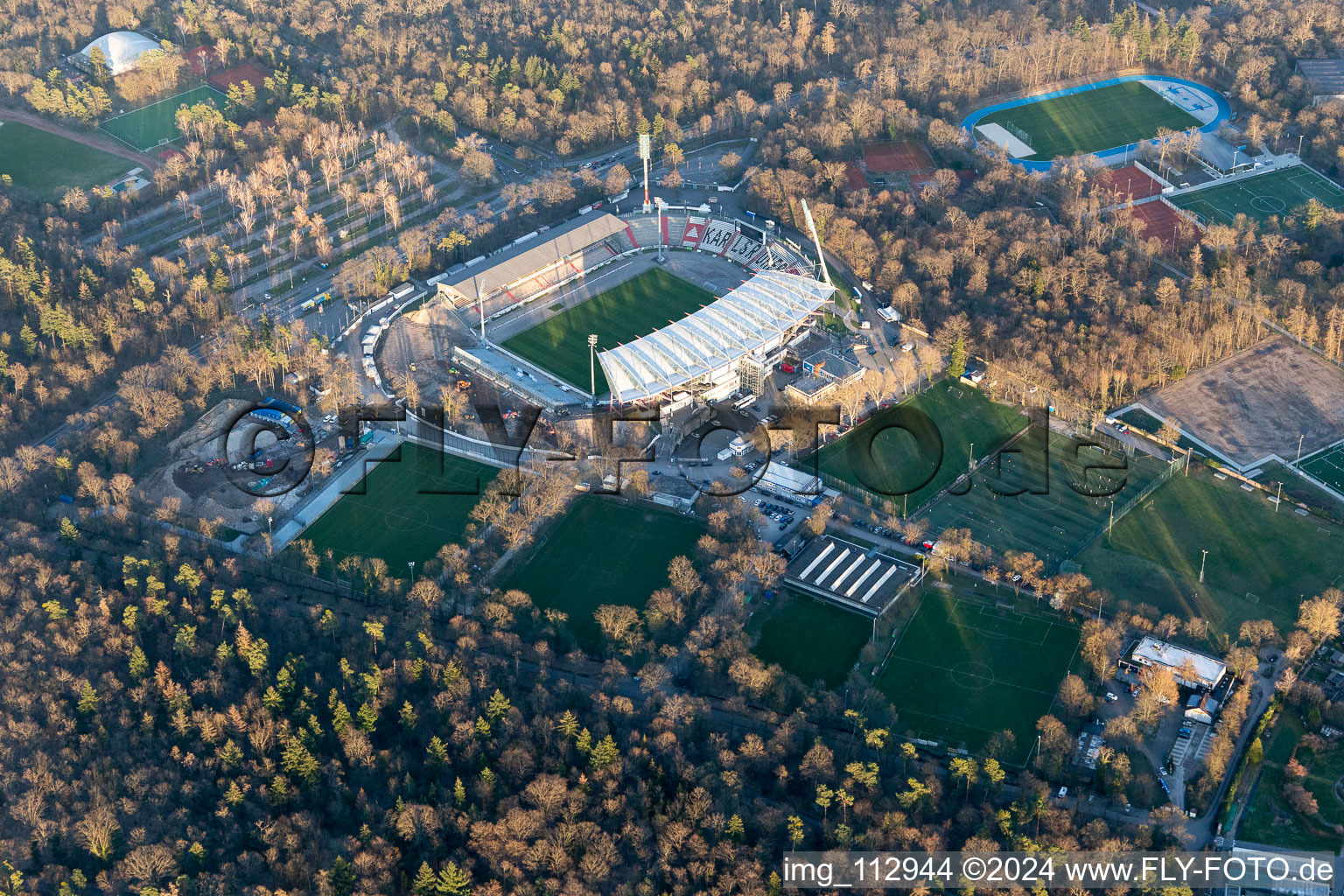 Vue aérienne de Stade du parc animalier, chantier de construction à le quartier Innenstadt-Ost in Karlsruhe dans le département Bade-Wurtemberg, Allemagne