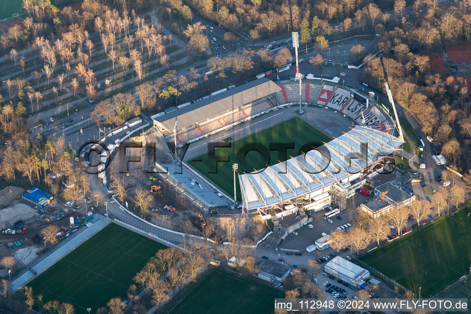 Stade du parc animalier, chantier de construction à le quartier Innenstadt-Ost in Karlsruhe dans le département Bade-Wurtemberg, Allemagne hors des airs