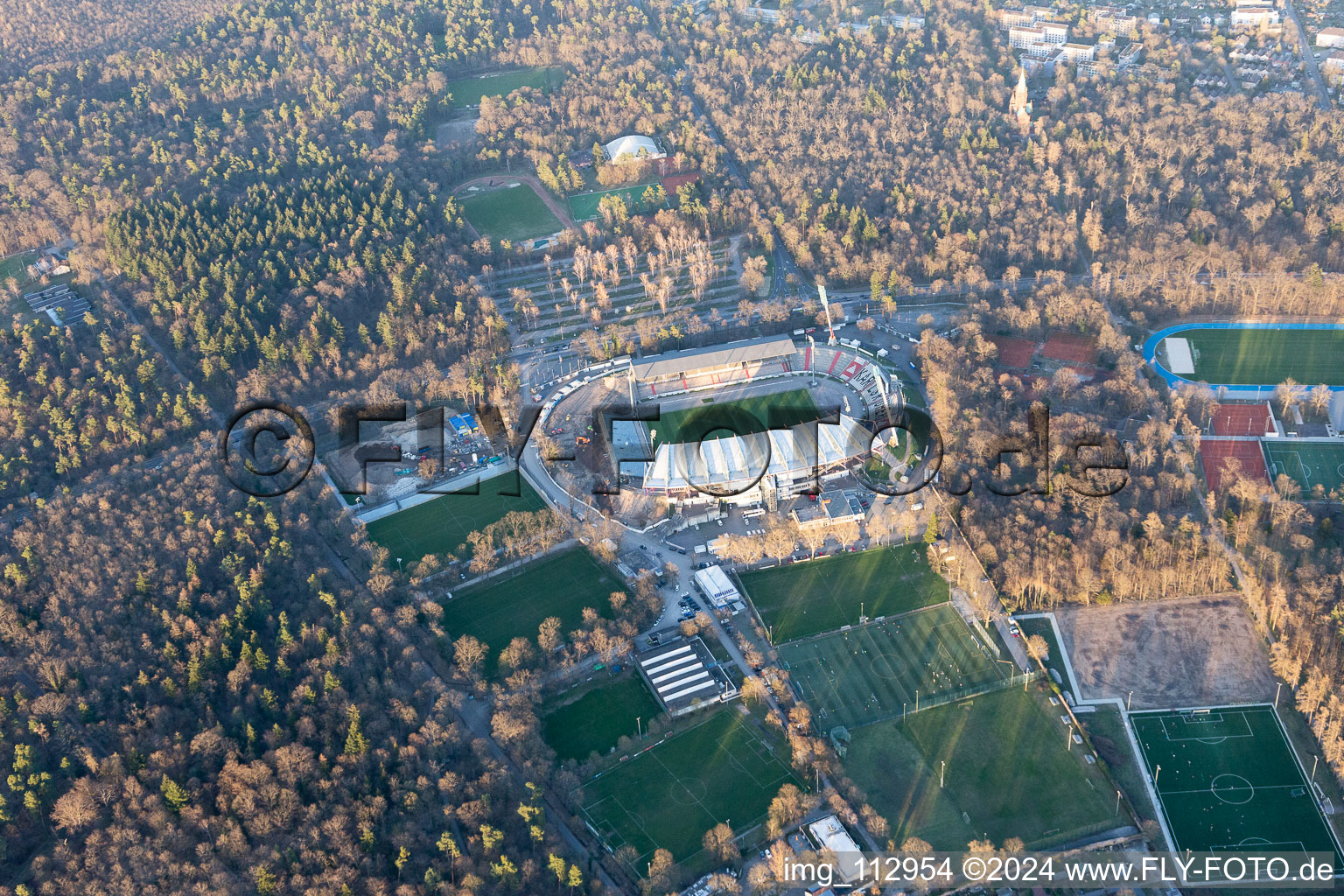 Stade du parc animalier, chantier de construction à le quartier Innenstadt-Ost in Karlsruhe dans le département Bade-Wurtemberg, Allemagne depuis l'avion