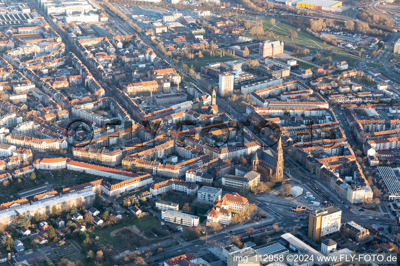 Quartier Oststadt in Karlsruhe dans le département Bade-Wurtemberg, Allemagne vue du ciel