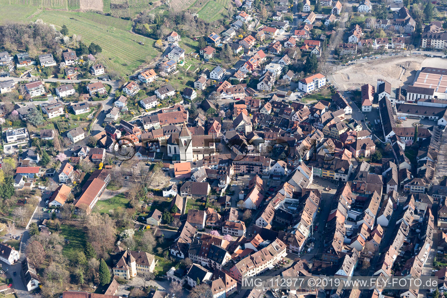 Vue aérienne de Staufen im Breisgau dans le département Bade-Wurtemberg, Allemagne