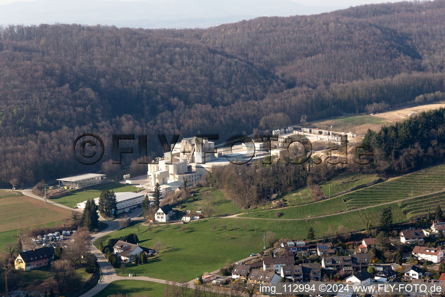 Vue aérienne de Carrière Knauf Marmorit à Bollschweil dans le département Bade-Wurtemberg, Allemagne