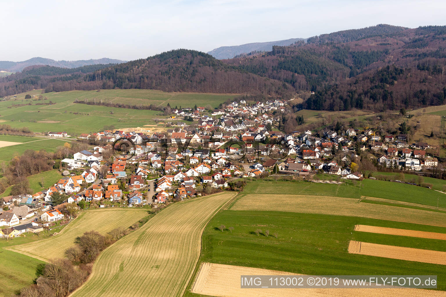 Vue aérienne de Village - vue en lisière de la Forêt Noire à Sölden dans le département Bade-Wurtemberg, Allemagne