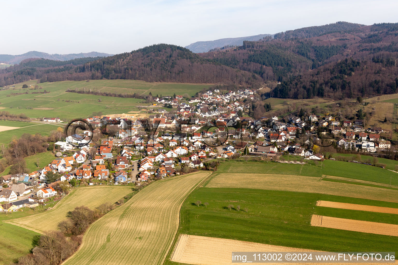 Vue aérienne de Village - vue en lisière de la Forêt Noire à Sölden dans le département Bade-Wurtemberg, Allemagne