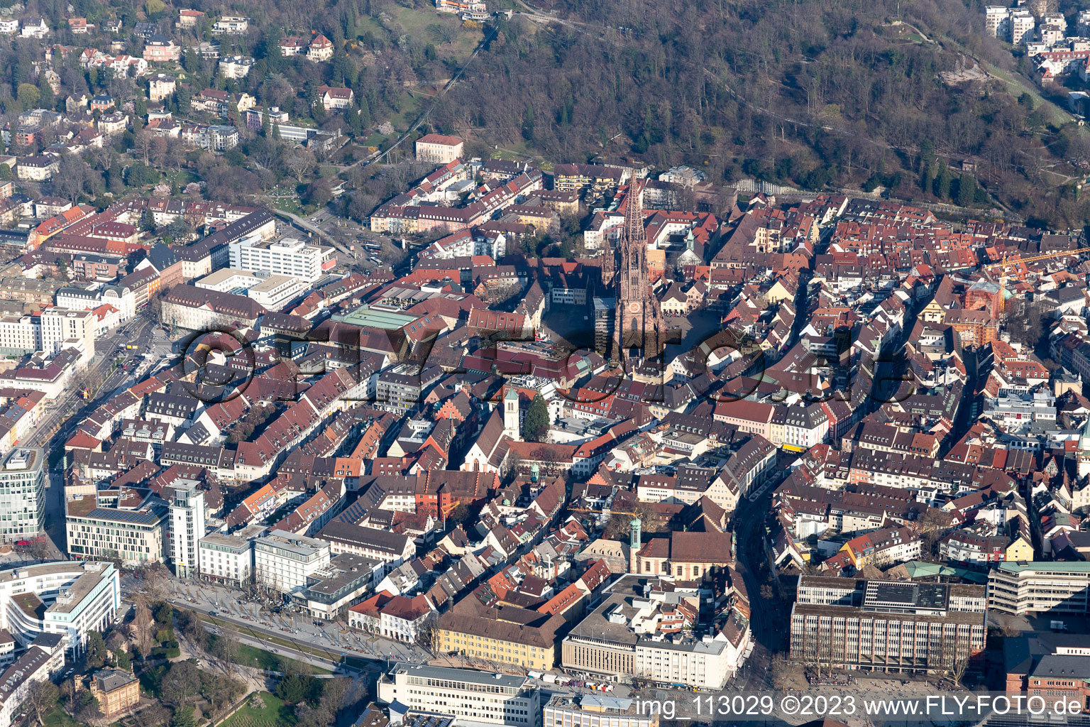 Photographie aérienne de Muenster à le quartier Altstadt in Freiburg im Breisgau dans le département Bade-Wurtemberg, Allemagne