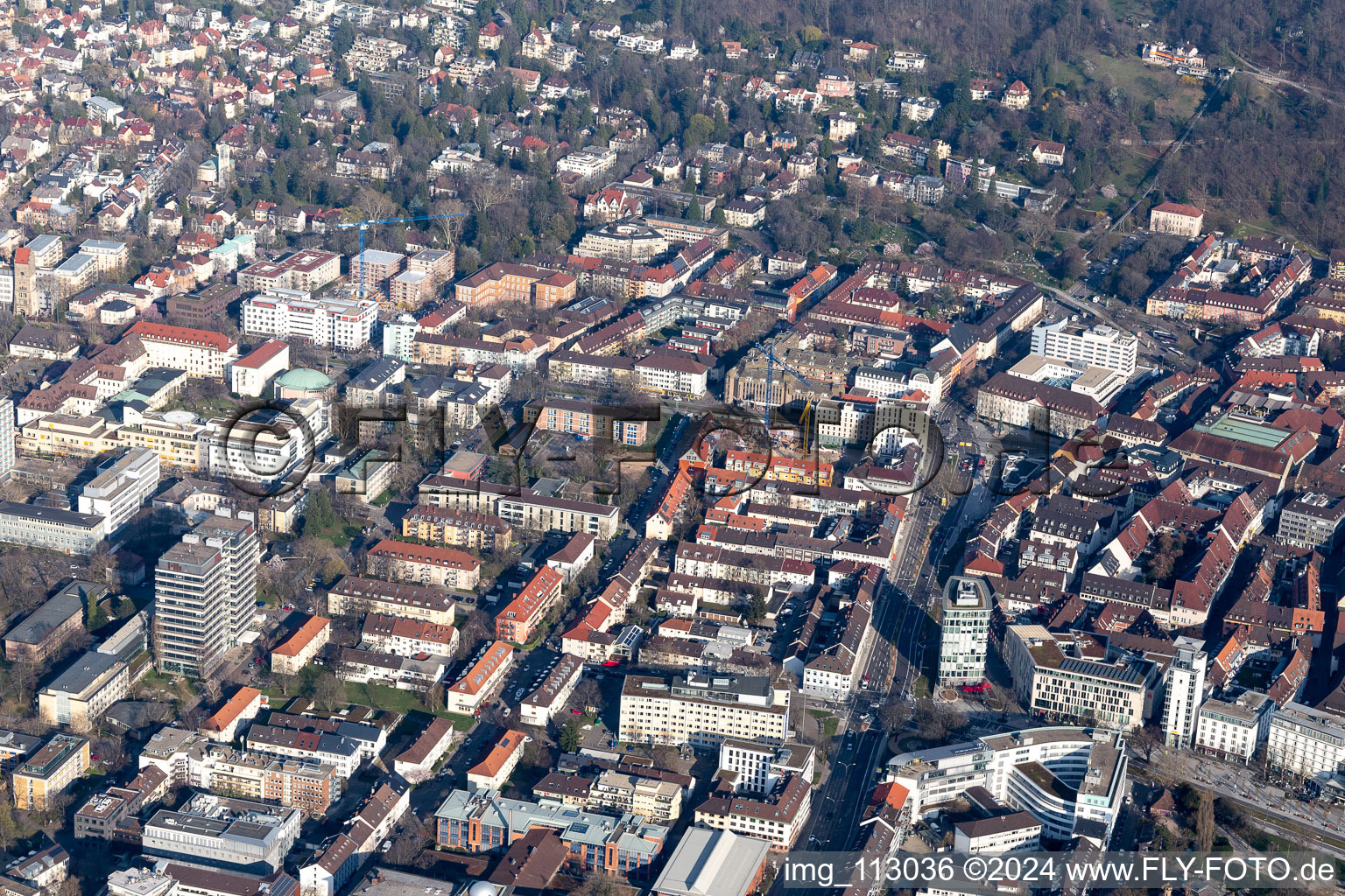 Vue aérienne de Fahnenbergplatz, Europaplatz à le quartier Altstadt in Freiburg im Breisgau dans le département Bade-Wurtemberg, Allemagne