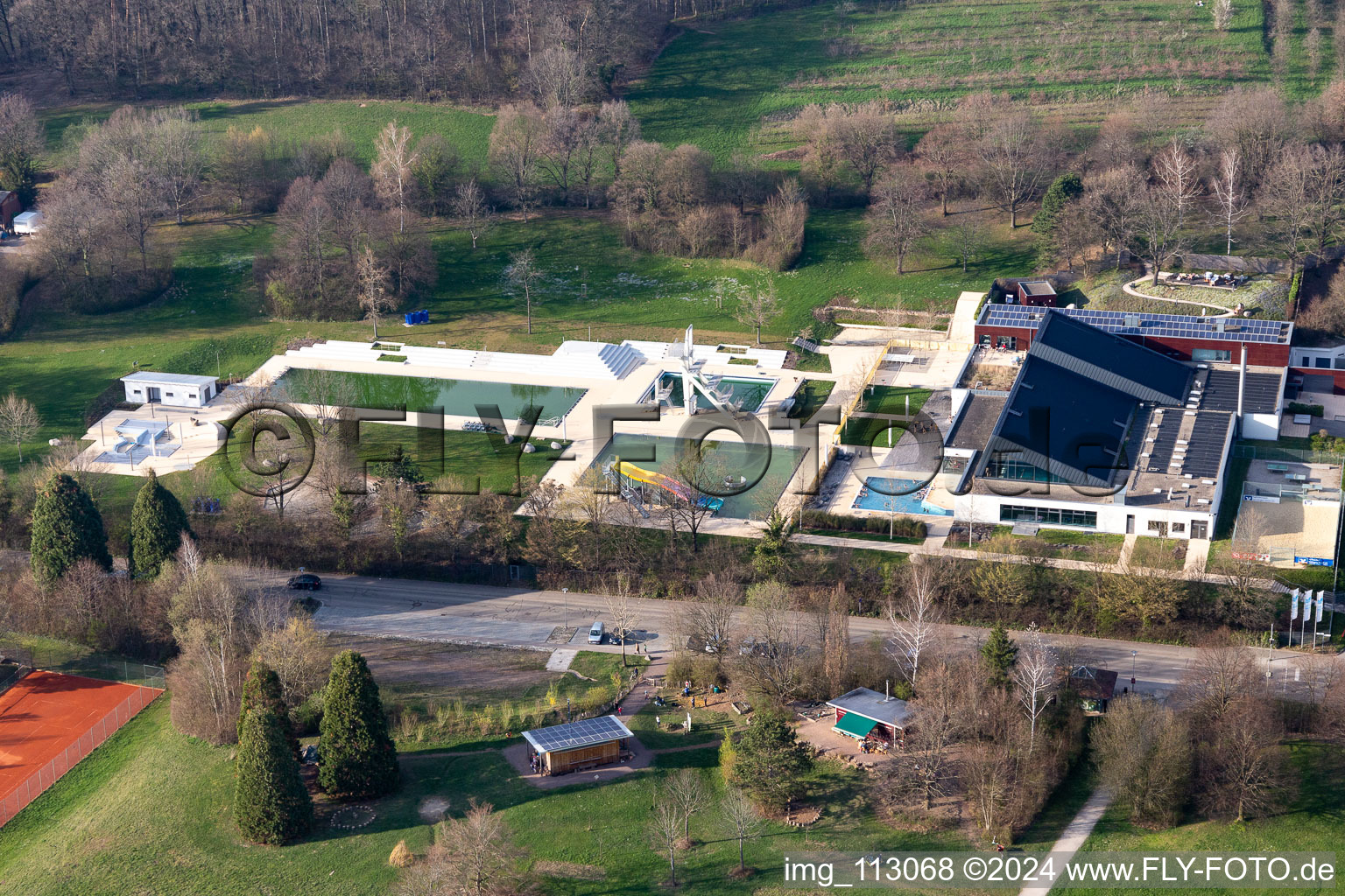 Vue aérienne de Piscine sportive MAKE BLUE à Denzlingen dans le département Bade-Wurtemberg, Allemagne