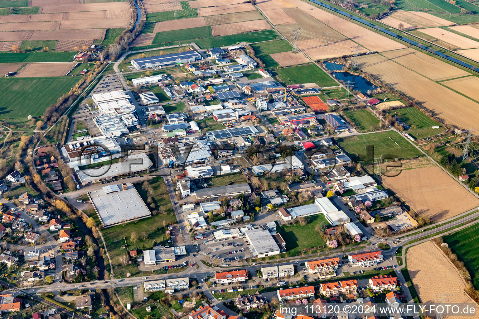 Vue aérienne de Zone commerciale à Bahlingen am Kaiserstuhl dans le département Bade-Wurtemberg, Allemagne