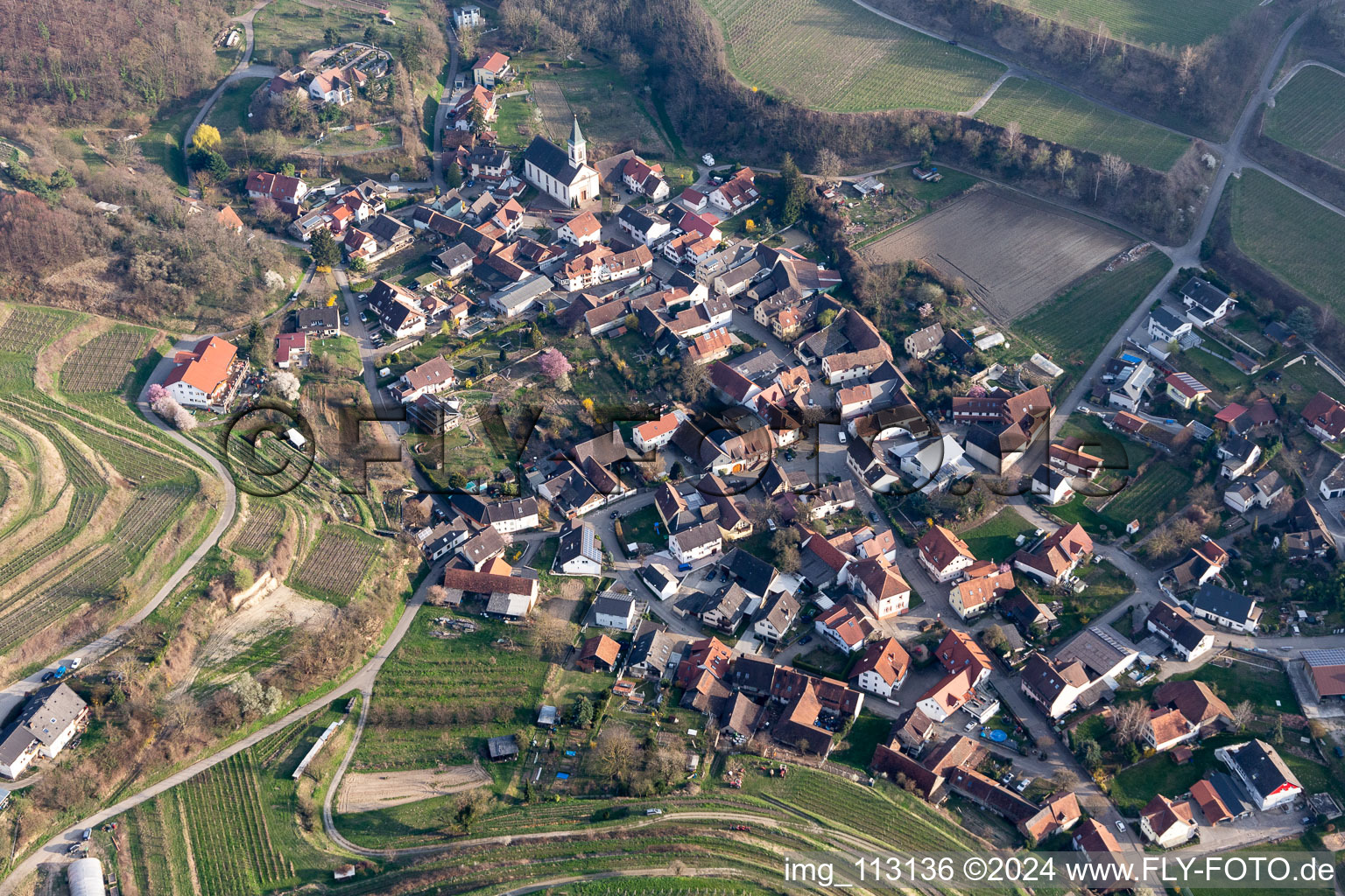 Vue aérienne de Amoltern à le quartier Königschaffhausen in Endingen am Kaiserstuhl dans le département Bade-Wurtemberg, Allemagne