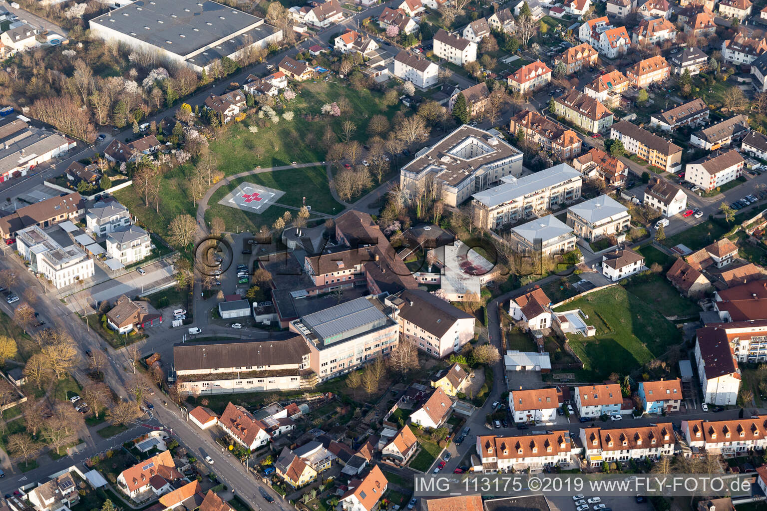 Vue aérienne de Terrain de l'hôpital de la Clinique Helios Rosmann à Breisach am Rhein dans le département Bade-Wurtemberg, Allemagne