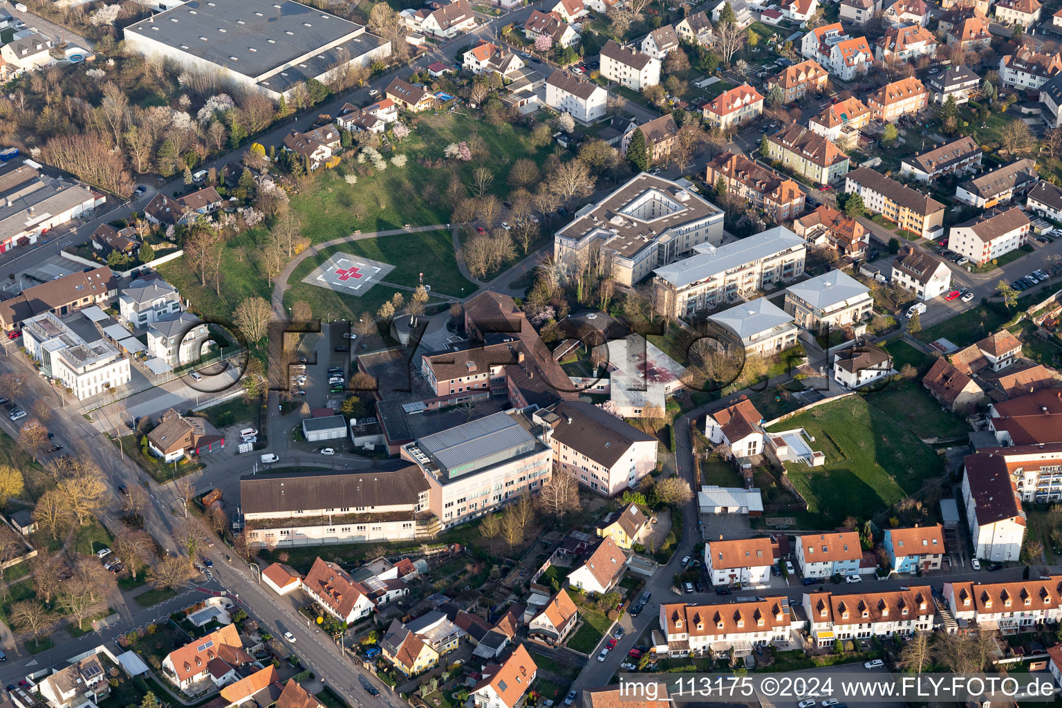 Vue aérienne de Terrain de l'hôpital de la Clinique Helios Rosmann à Breisach am Rhein dans le département Bade-Wurtemberg, Allemagne