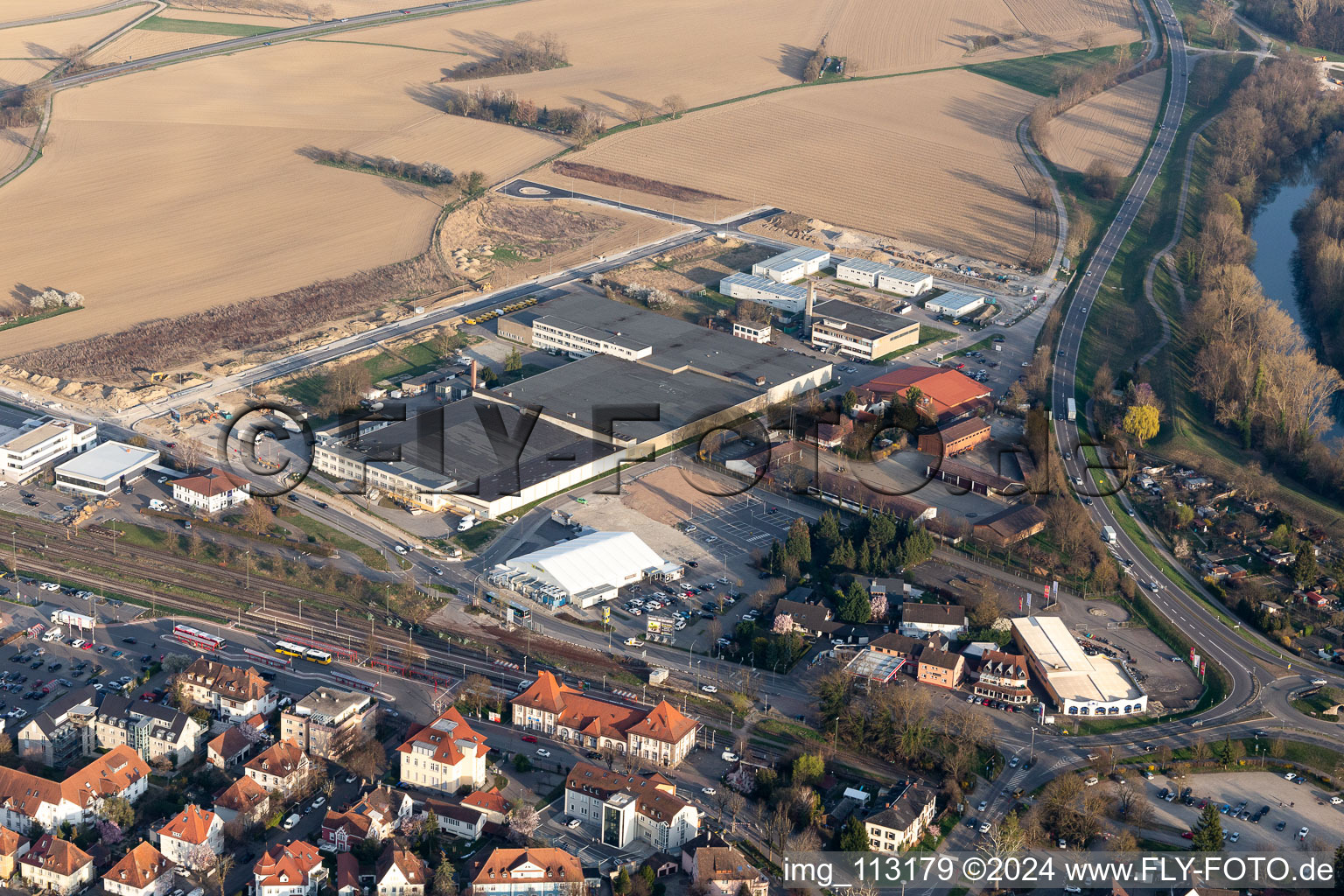 Vue d'oiseau de Breisach am Rhein dans le département Bade-Wurtemberg, Allemagne