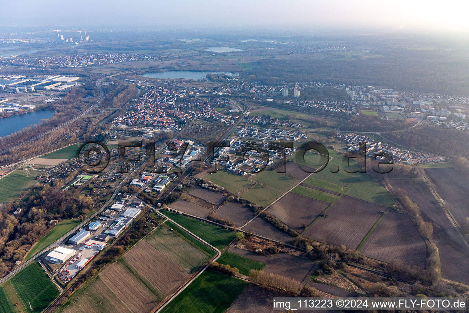 Enregistrement par drone de Wörth am Rhein dans le département Rhénanie-Palatinat, Allemagne