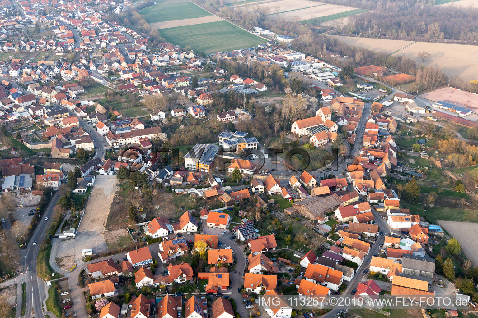 Hördt dans le département Rhénanie-Palatinat, Allemagne d'un drone