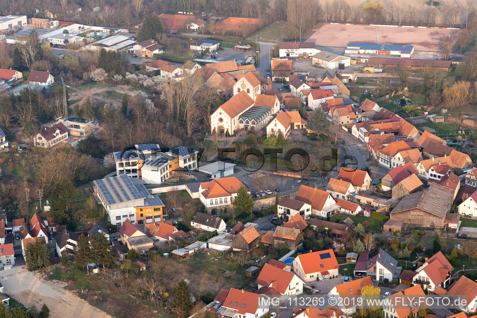 Vue aérienne de École primaire à Rülzheim dans le département Rhénanie-Palatinat, Allemagne