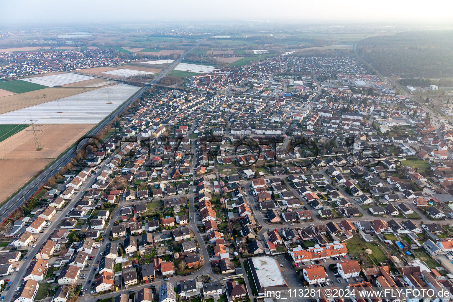 Rülzheim dans le département Rhénanie-Palatinat, Allemagne du point de vue du drone