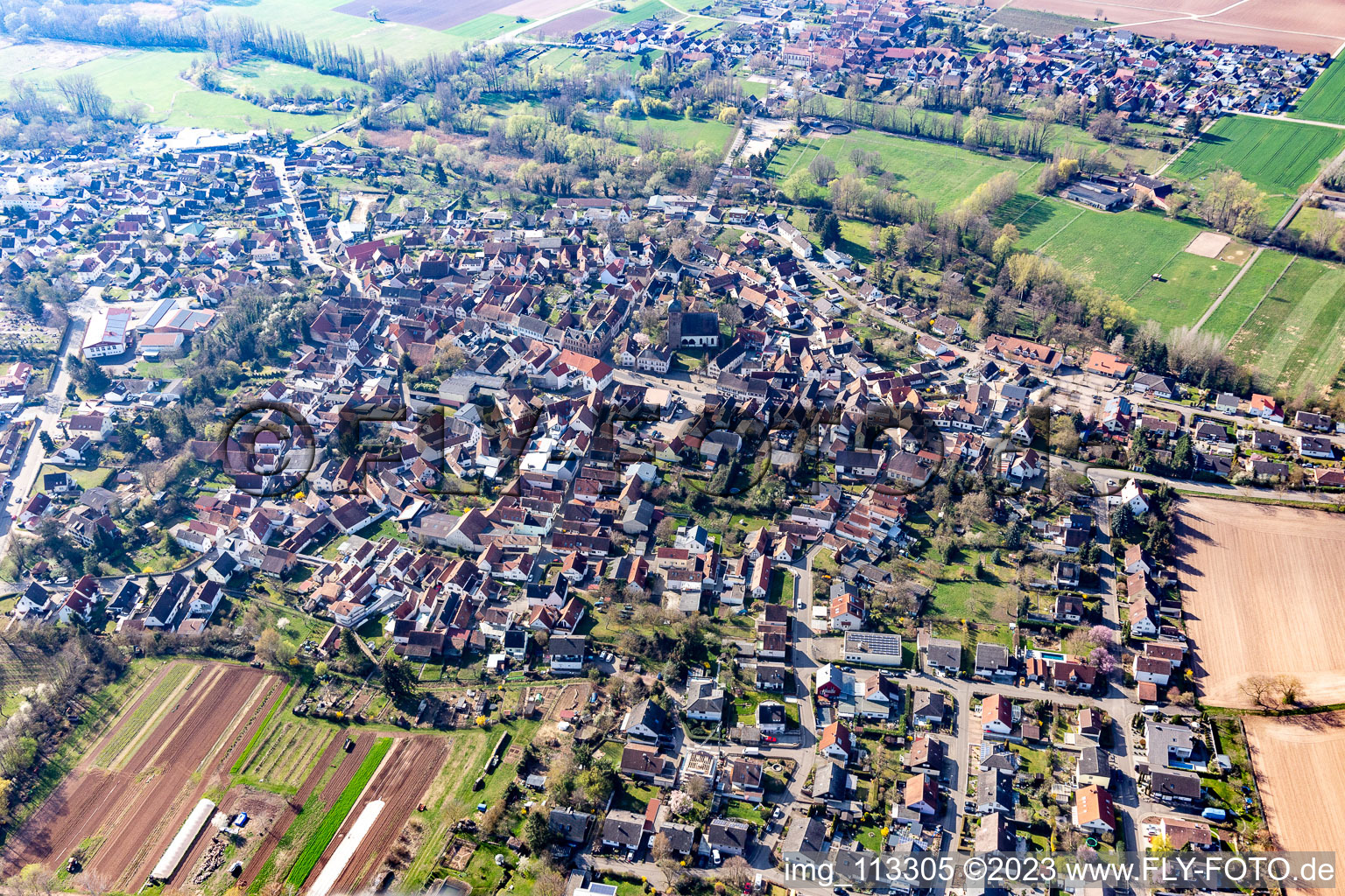 Quartier Billigheim in Billigheim-Ingenheim dans le département Rhénanie-Palatinat, Allemagne d'un drone