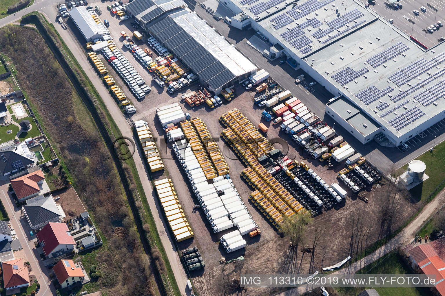 Vue aérienne de Engel & Engel, commerce de camions postaux à Rohrbach dans le département Rhénanie-Palatinat, Allemagne