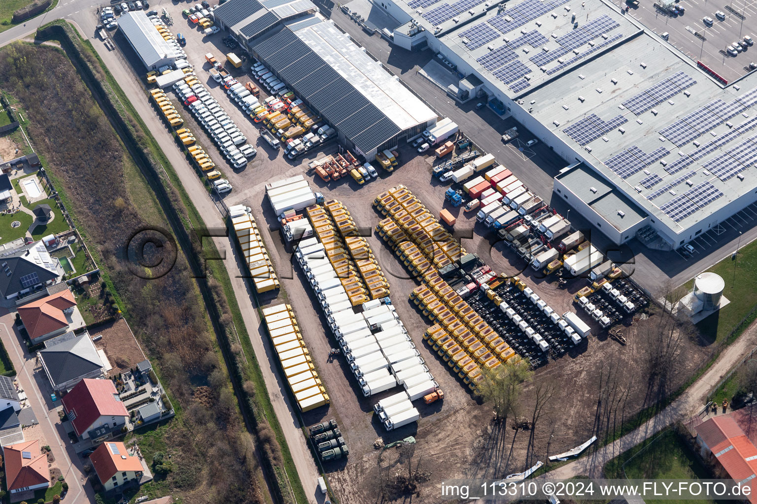 Vue aérienne de Engel & Engel, commerce de camions postaux à Rohrbach dans le département Rhénanie-Palatinat, Allemagne