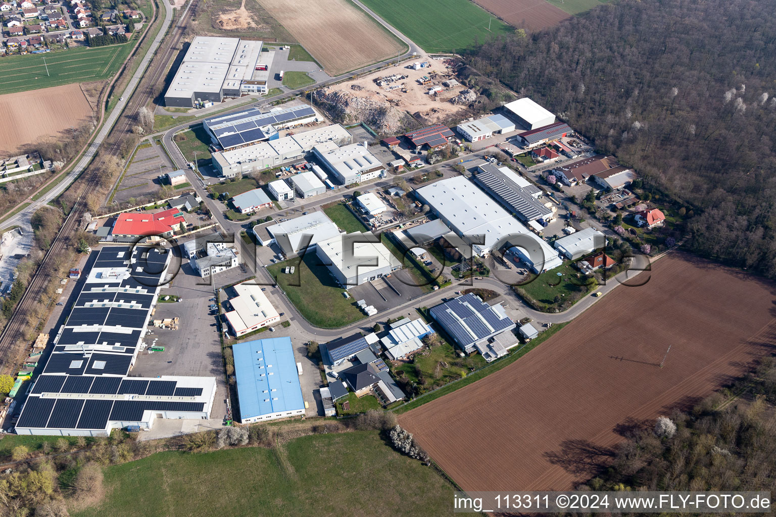 Vue oblique de Entrepôts et bâtiments d'expédition de la société Eichenlaub Logistik GmbH à Rohrbach dans le département Rhénanie-Palatinat, Allemagne