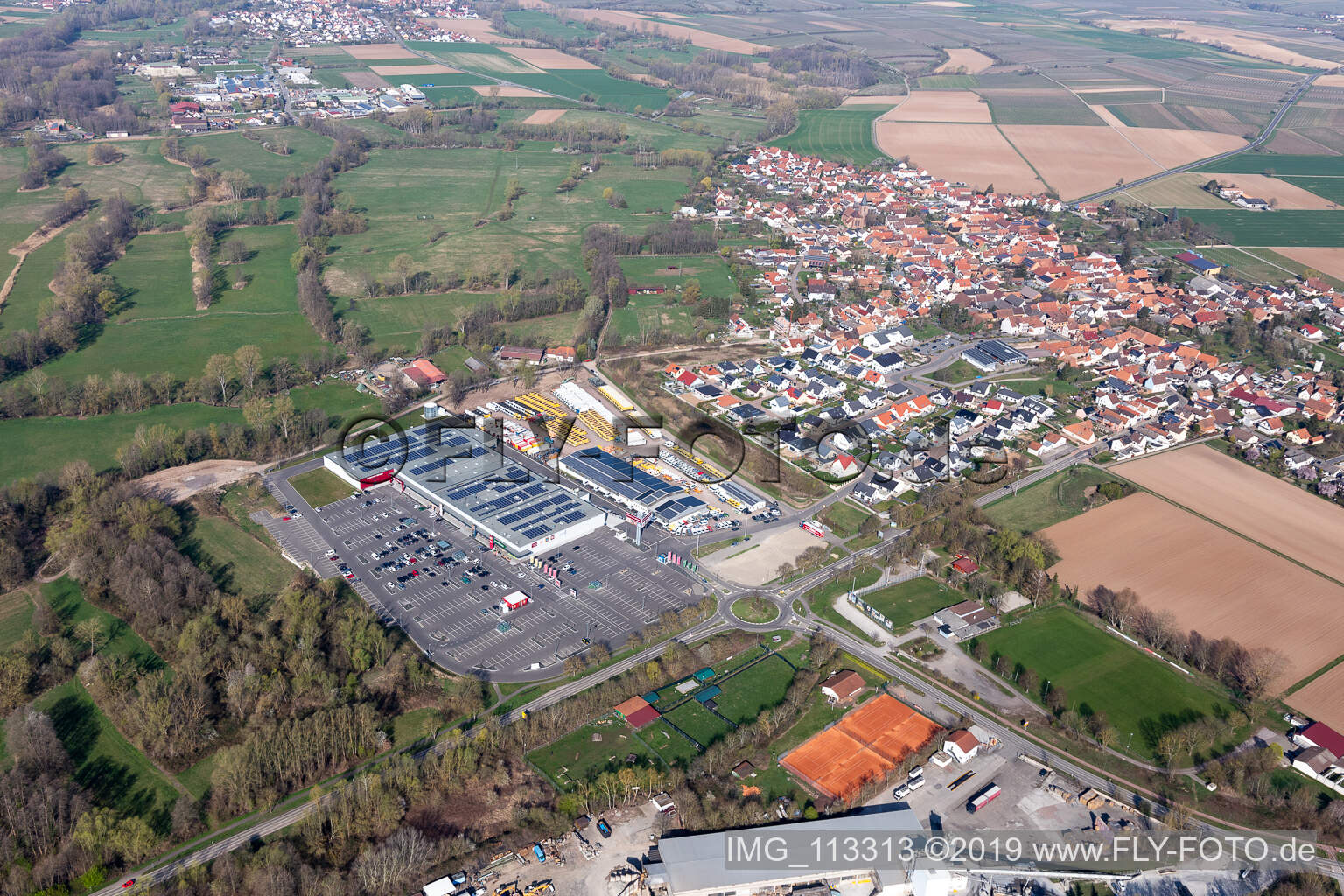 Vue aérienne de Parc de la mode Röther à Rohrbach dans le département Rhénanie-Palatinat, Allemagne