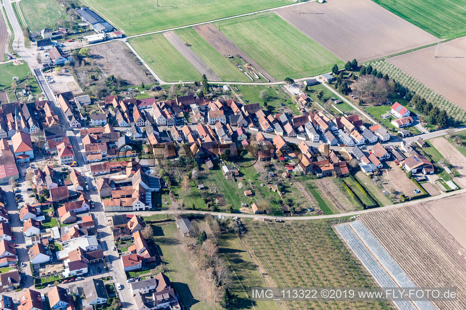 Enregistrement par drone de Erlenbach bei Kandel dans le département Rhénanie-Palatinat, Allemagne