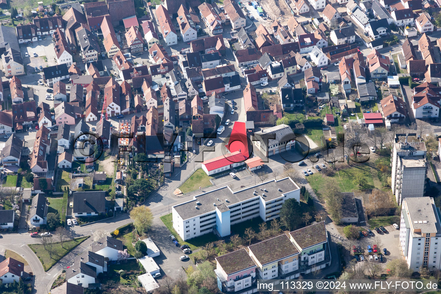 Vue aérienne de Immeuble de bureaux du bâtiment administratif et commercial de la DRK-Rettungsdienst Südpfalz GmbH à Kandel dans le département Rhénanie-Palatinat, Allemagne