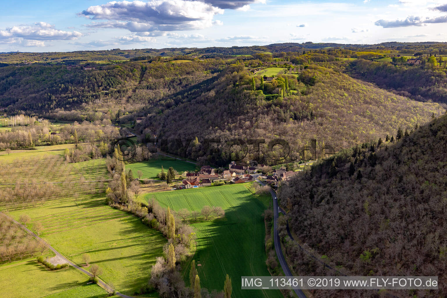 Vue aérienne de Vallée du Céou à Castelnaud-la-Chapelle dans le département Dordogne, France