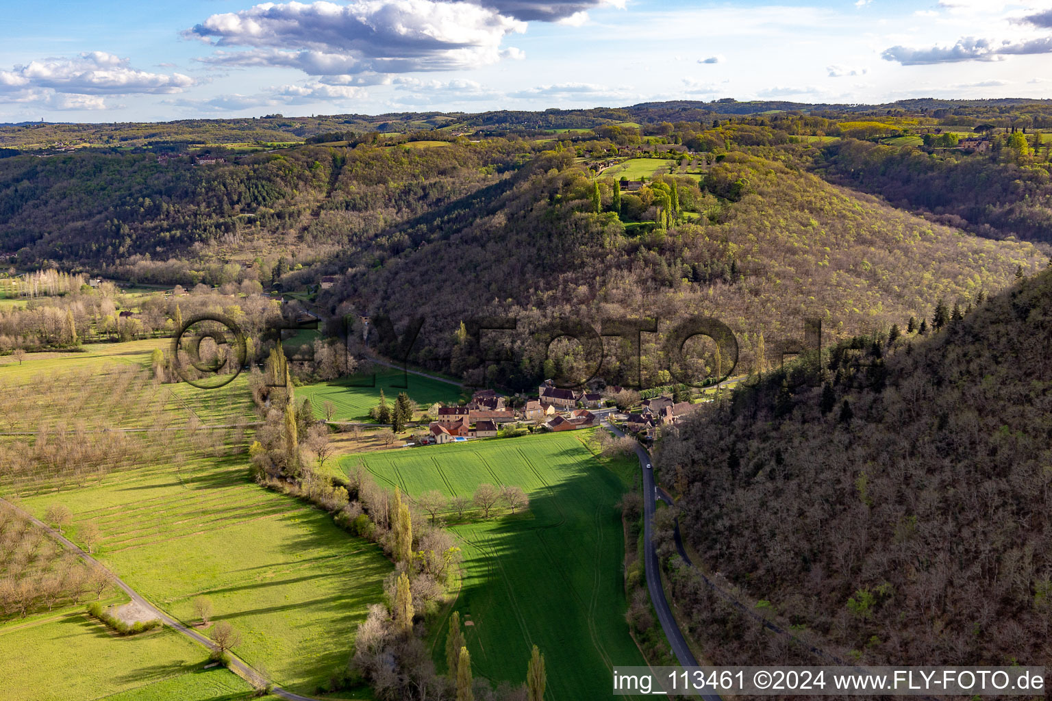 Vue aérienne de Vallée du Céou à Castelnaud-la-Chapelle dans le département Dordogne, France