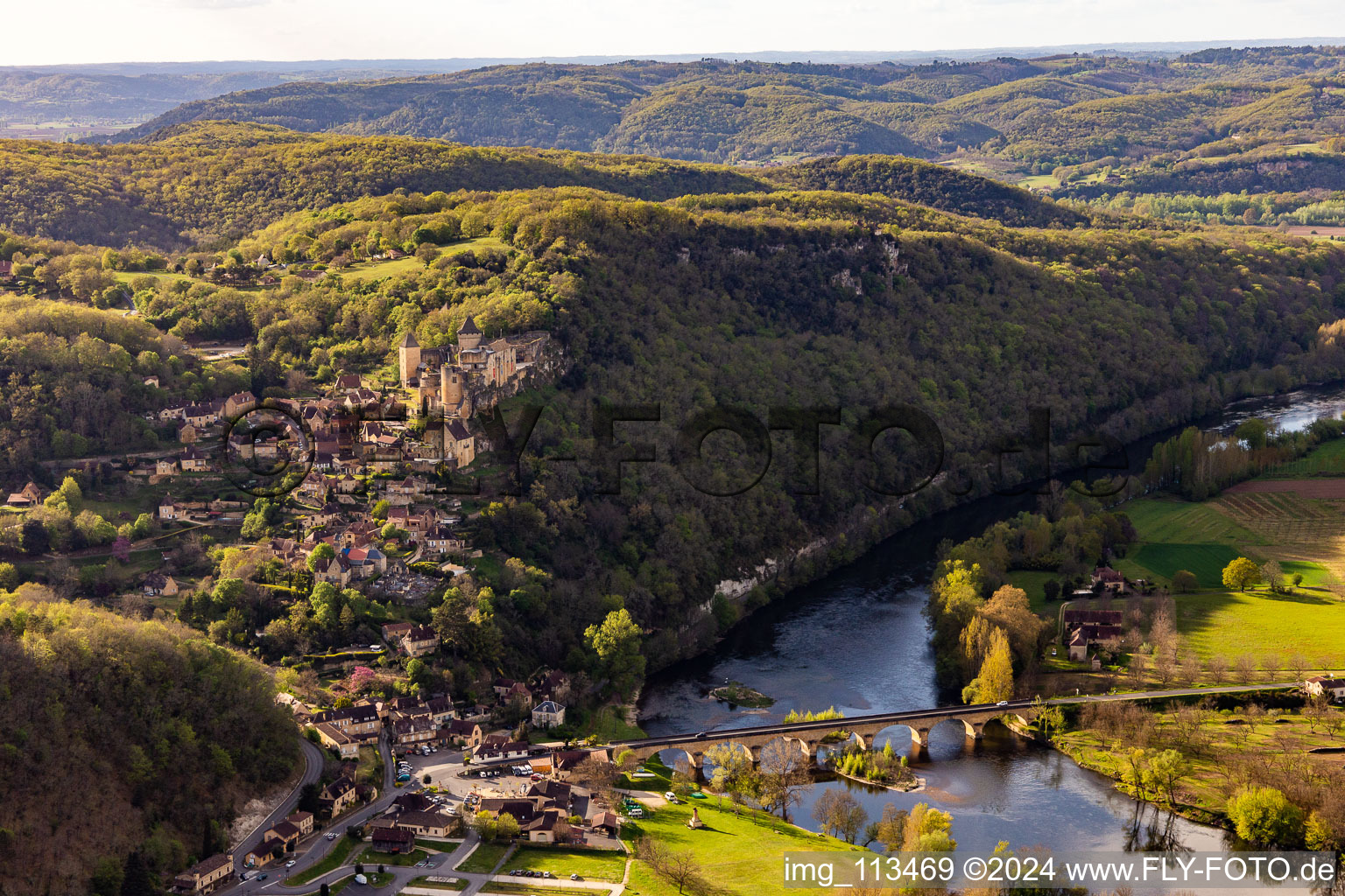 Vue aérienne de Complexe du Château de Castelnaud-la-Chapelle à Castelnaud-la-Chapelle dans le département Dordogne, France
