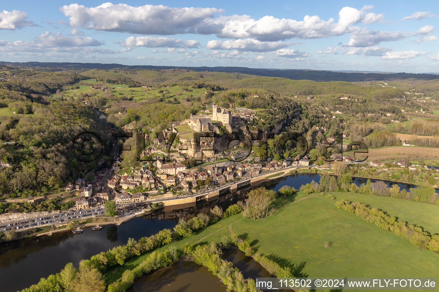 Château de Beynac à Beynac-et-Cazenac dans le département Dordogne, France hors des airs