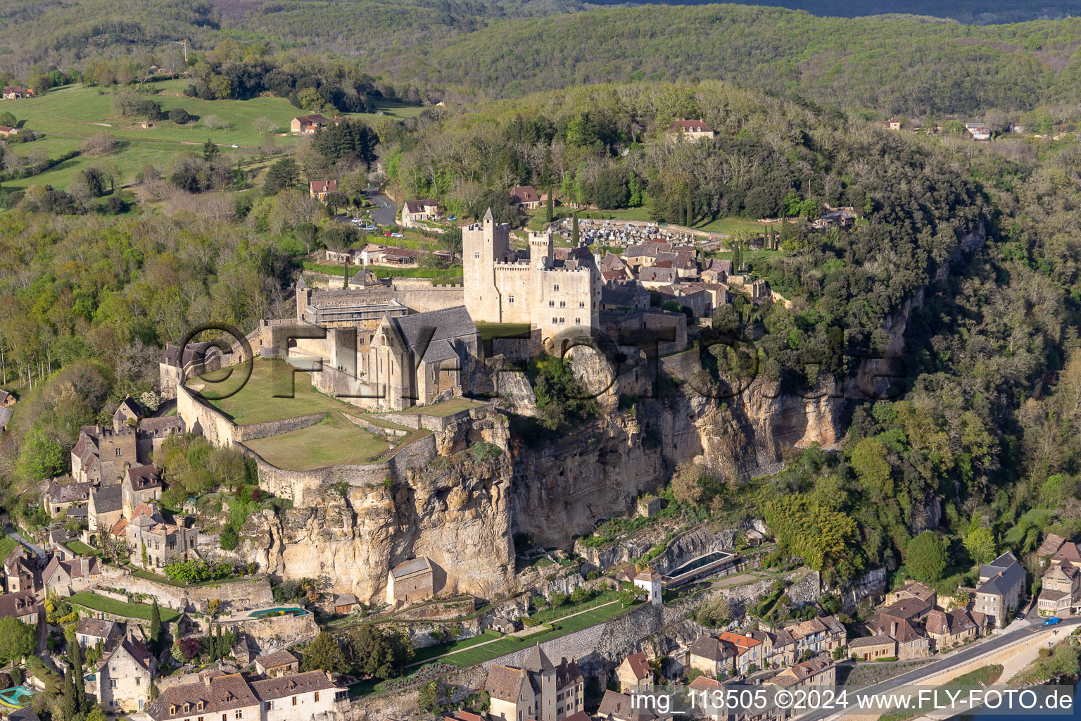 Château de Beynac à Beynac-et-Cazenac dans le département Dordogne, France vue d'en haut