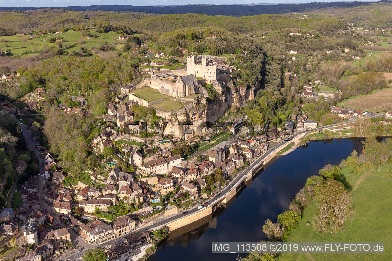 Vue aérienne de Ensemble châteaux du Château de Beynac à Beynac-et-Cazenac dans le département Dordogne, France