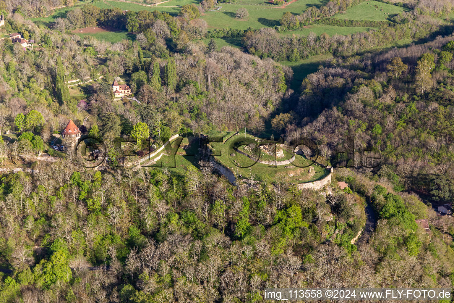Vue oblique de Citadelle à Domme dans le département Dordogne, France