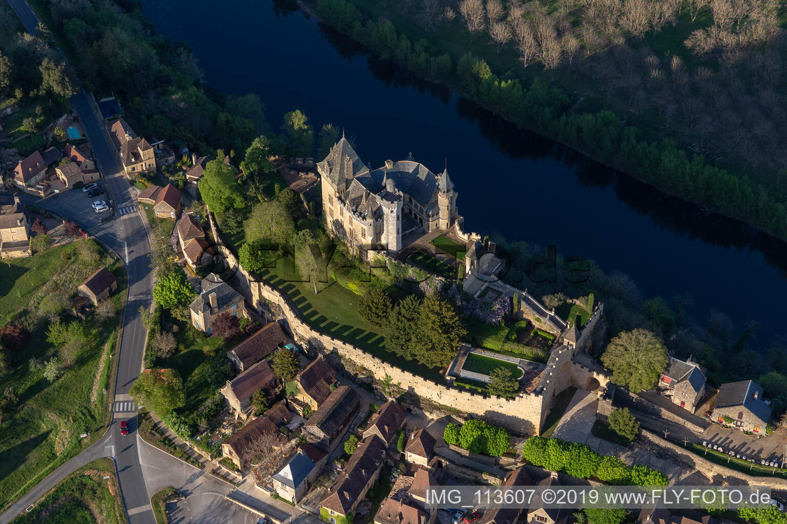Image drone de Montfort à Vitrac dans le département Dordogne, France