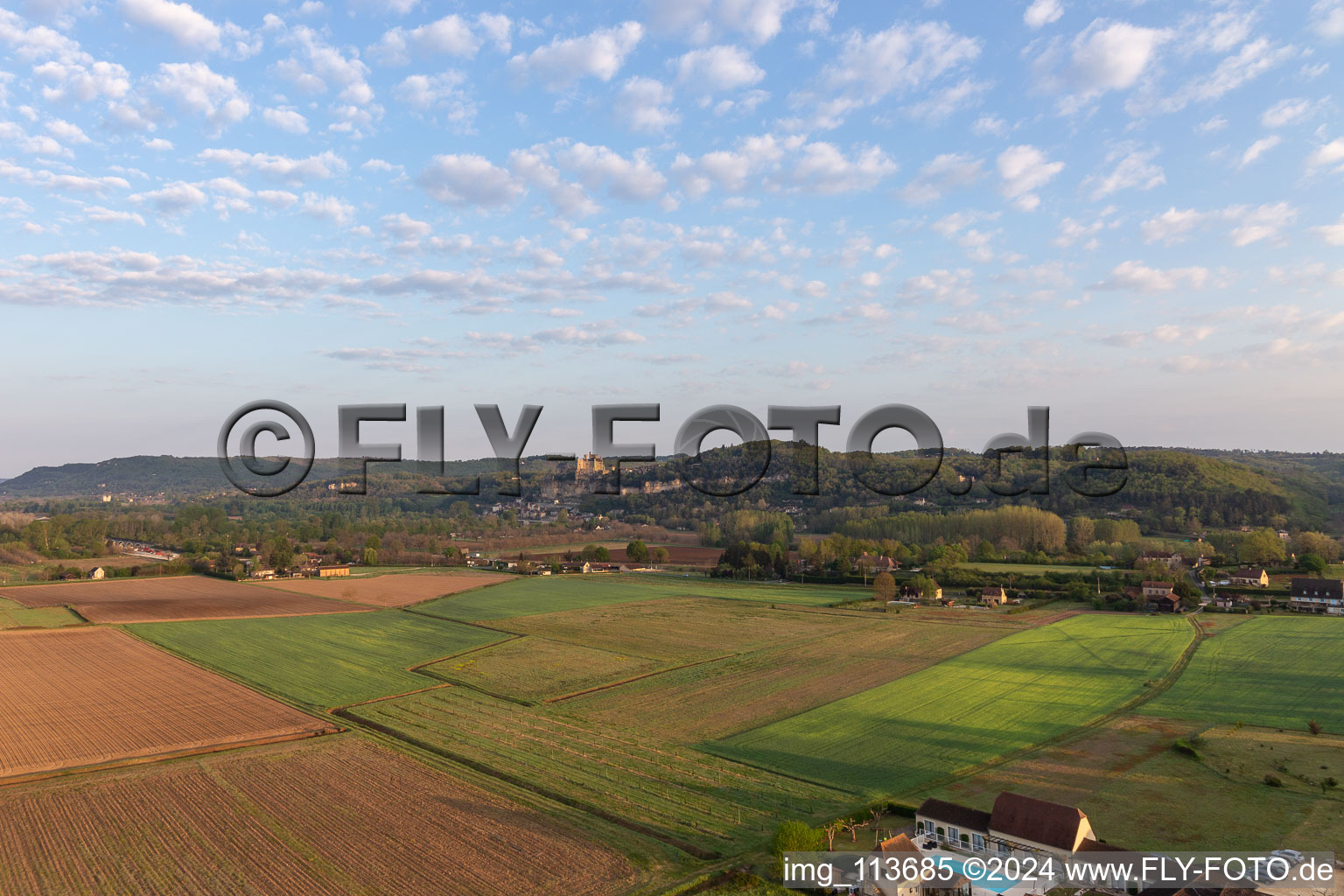 Vue aérienne de Vézac dans le département Dordogne, France