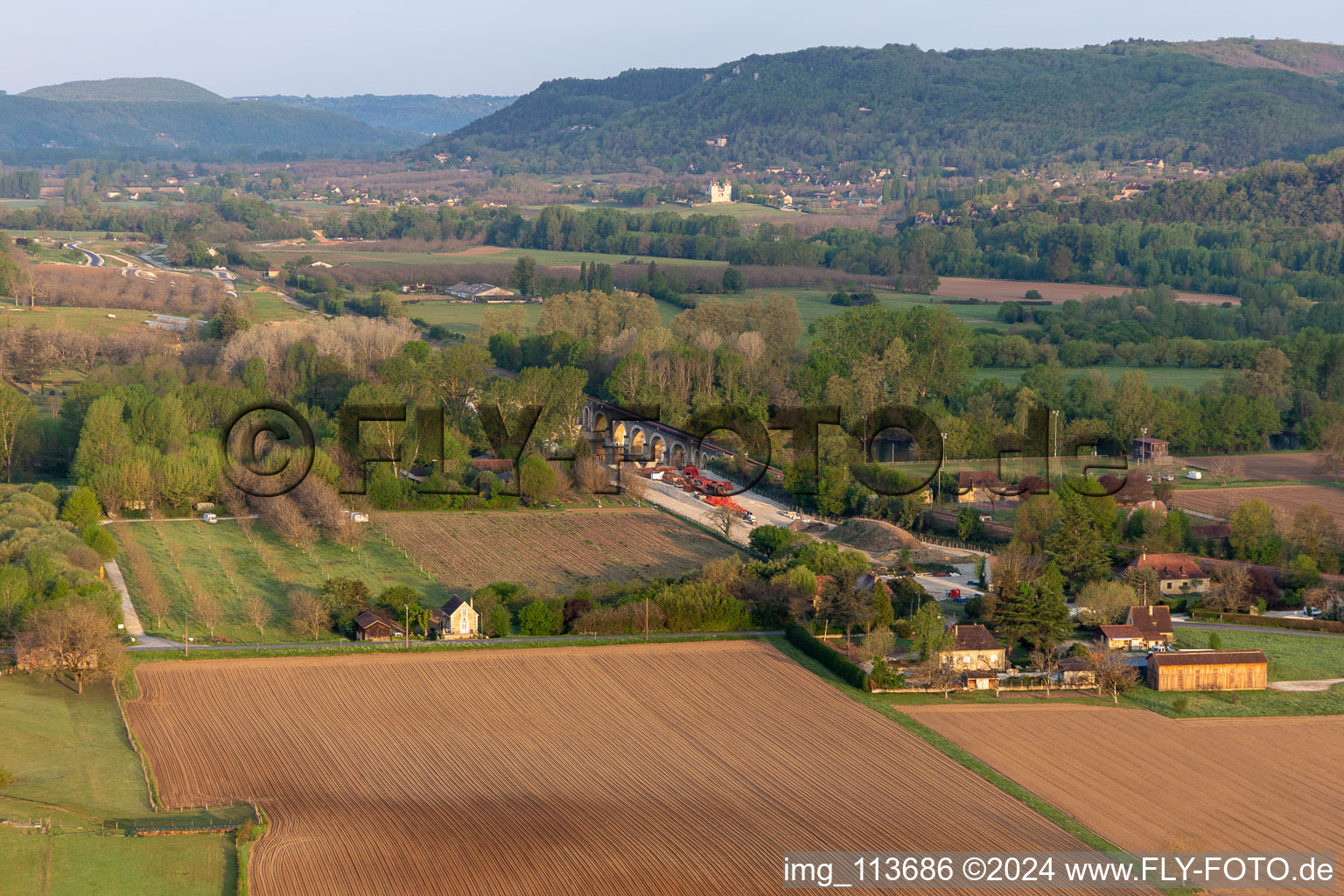 Vue aérienne de Vézac dans le département Dordogne, France